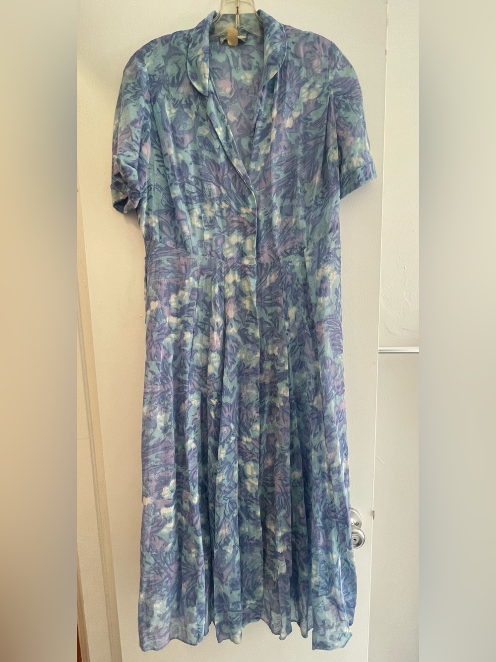 Vintage L'aiglon ! Floral Blue Lavender Button Down Midi Dress with Short Sleeve